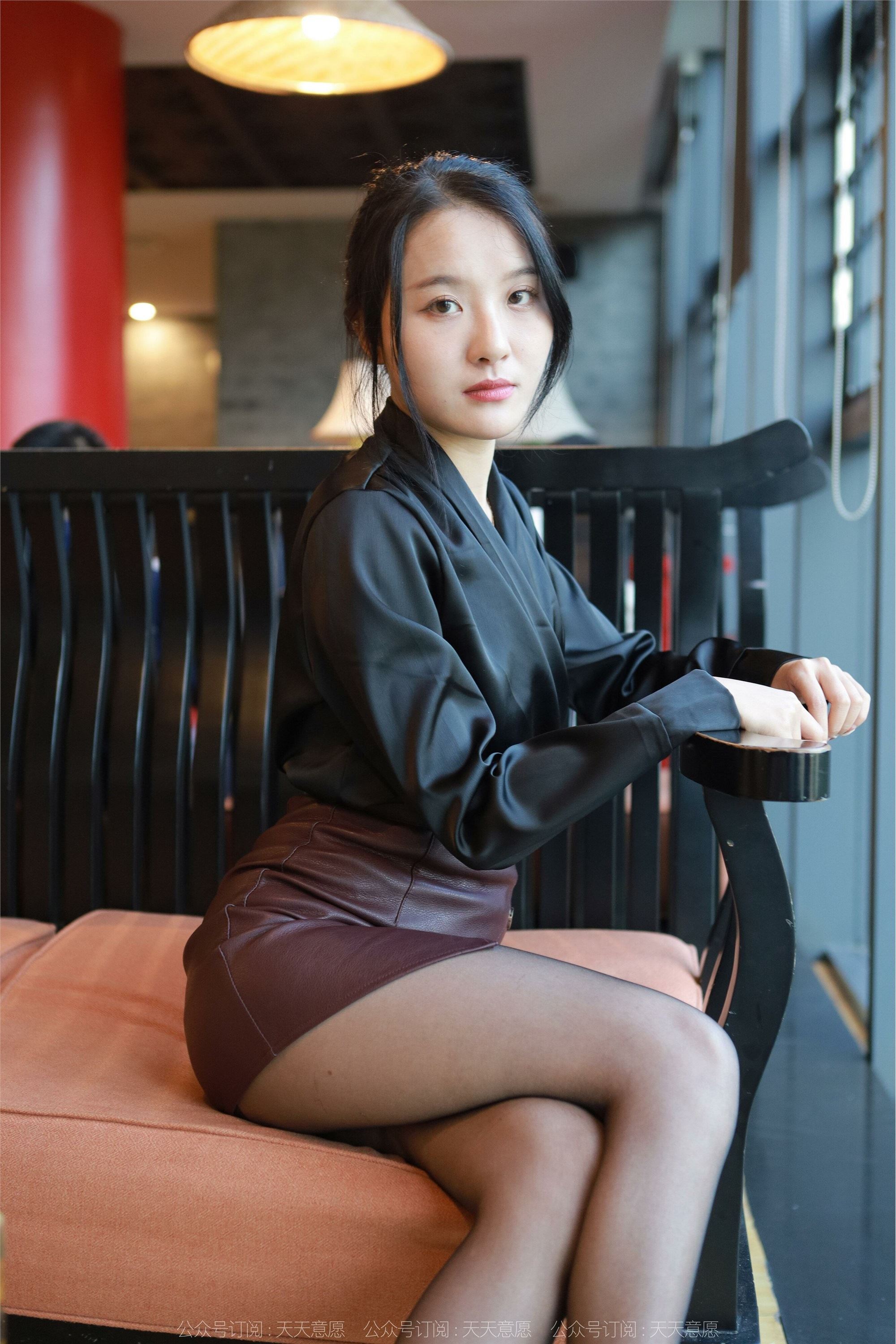 IESS异思趣向  2022.04.29 丝享家 1074：婉萍《褐色皮裙》